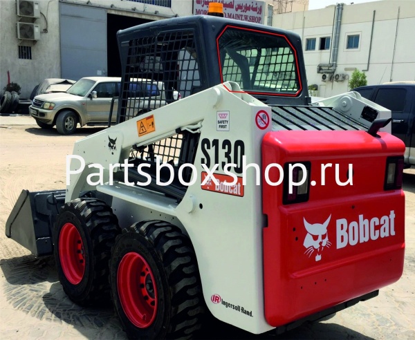 Стекло заднее Bobcat S130, S150, S160, S175, S185, S205, S250, S330 ТЗ с 1995г. KMK